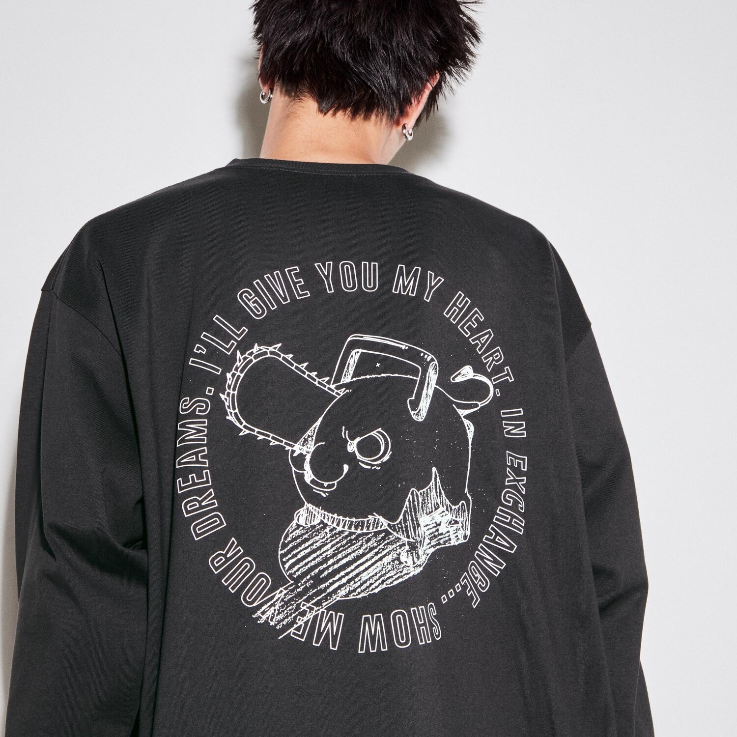 

Лонглсив оверсайз Chainsaw Man x Kosuke Kawamura UT Graphic Pochita Uniqlo, темно-серый