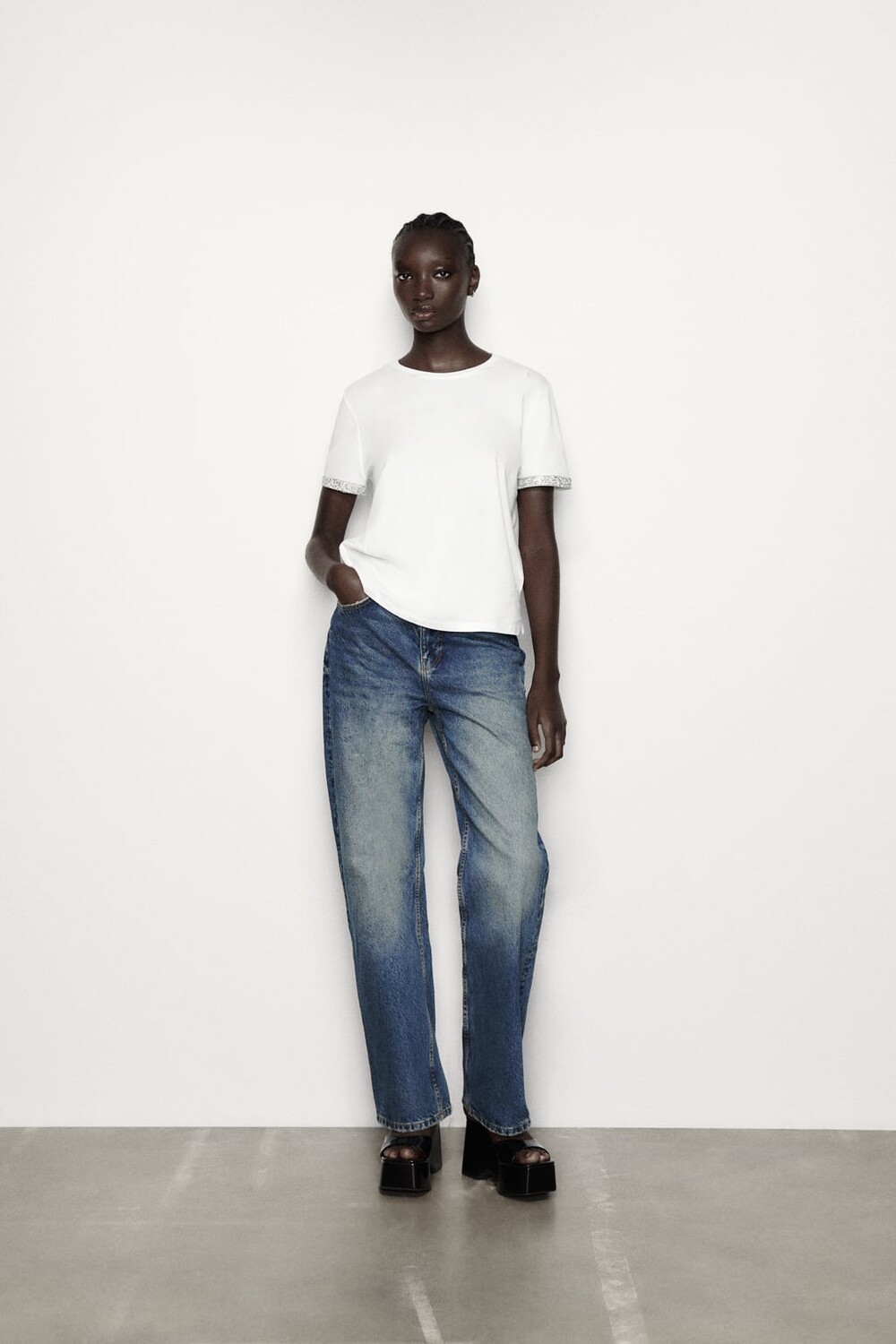 

Футболка, украшенная стразами ZARA, белый