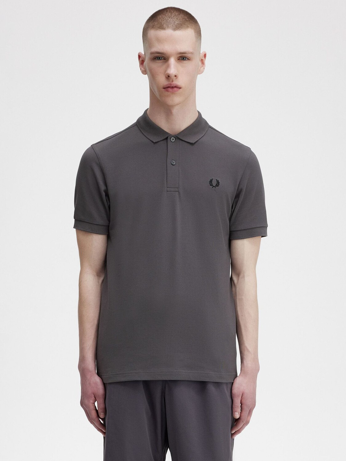 

Простая рубашка-поло стандартного кроя Fred Perry, бронза