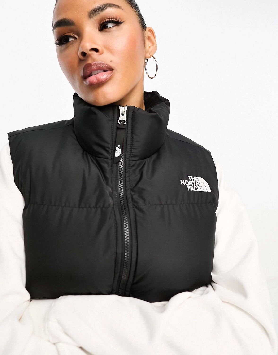

Пуховой жилет The North Face Saikuru кремового и черного цвета