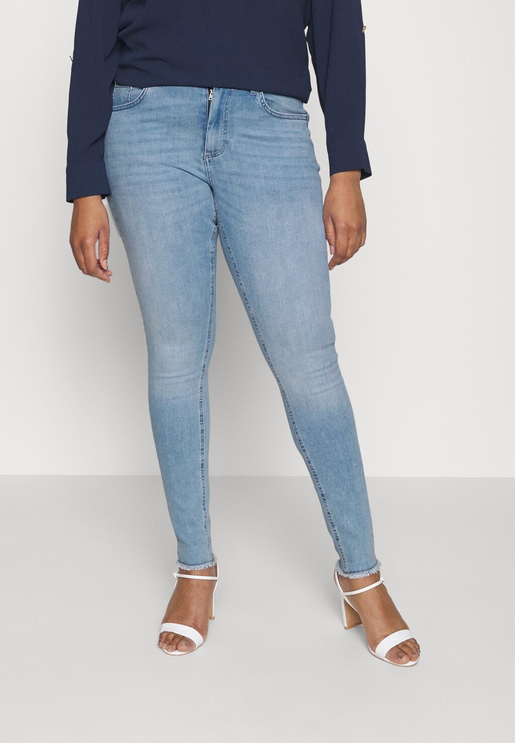 

Джинсы Skinny Fit ONLY Carmakoma
