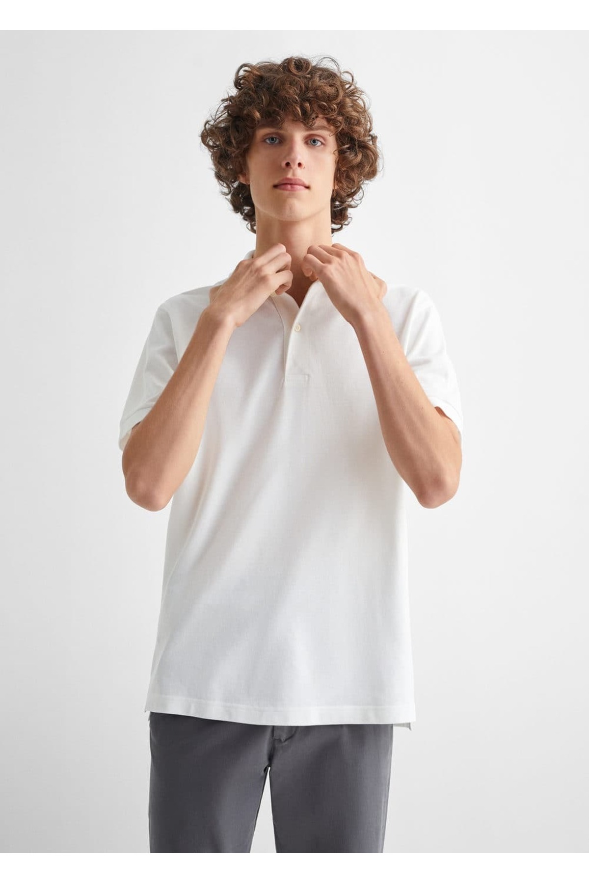 цена Хлопковая рубашка поло с коротким рукавом Mango, белый