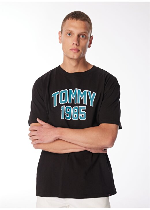 

Черная мужская футболка с принтом DM0DM18559BDS Tommy Jeans, черный