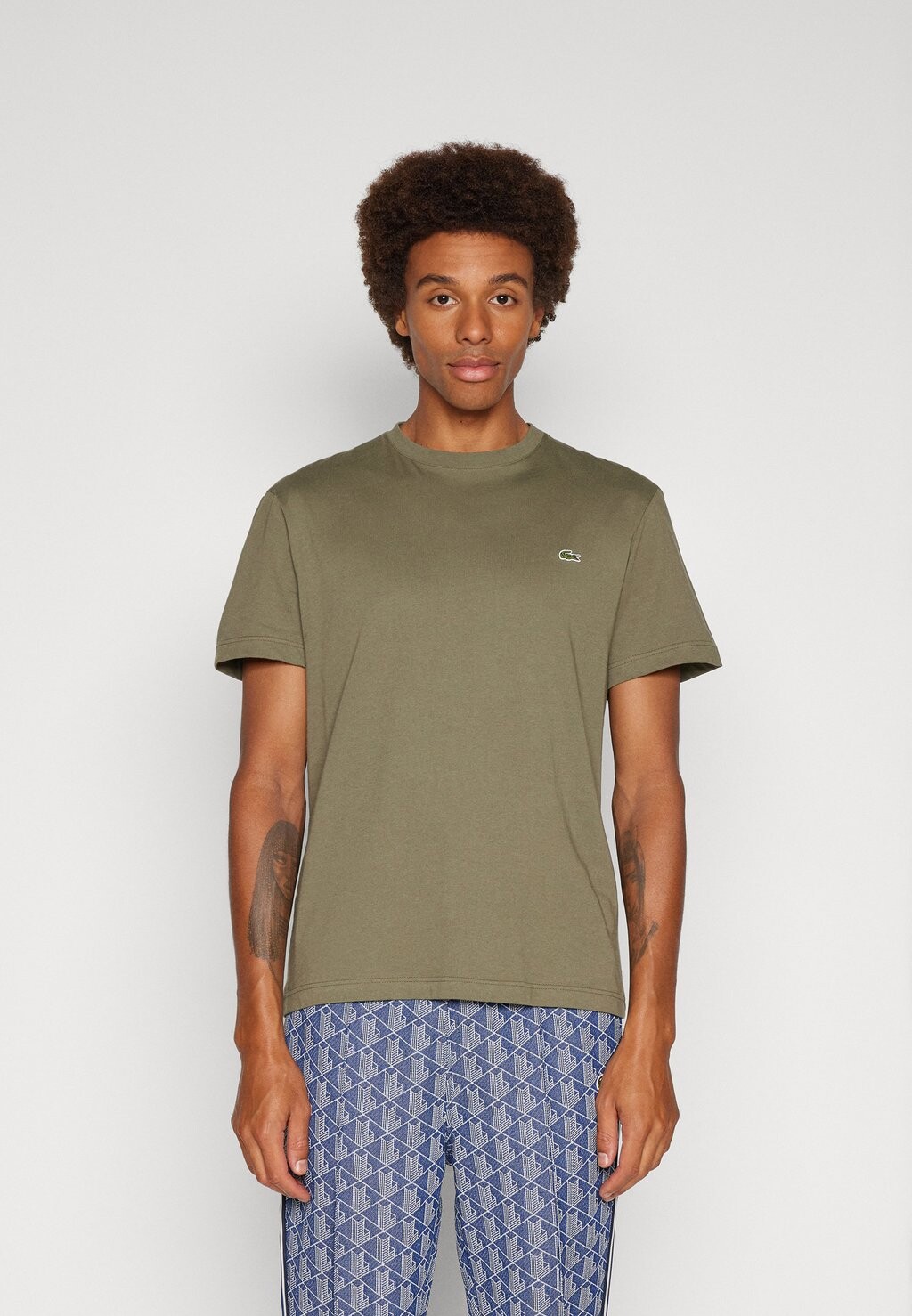 

Базовая футболка Th2038_02S Lacoste, цвет tank