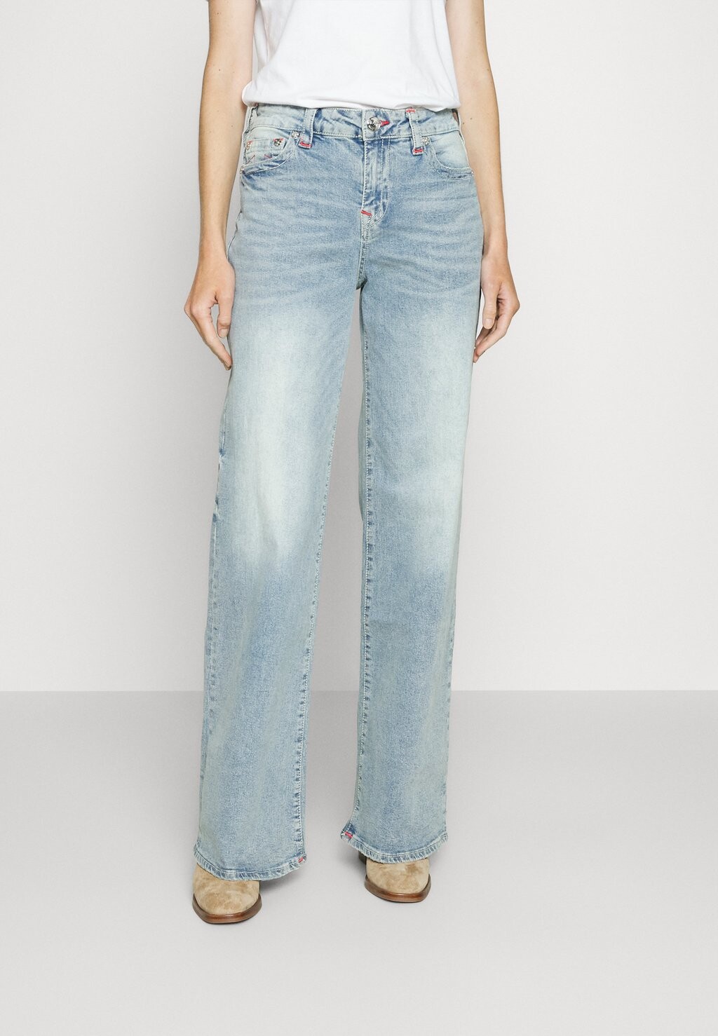 

Джинсы свободного кроя BOBBI True Religion, светло-синий