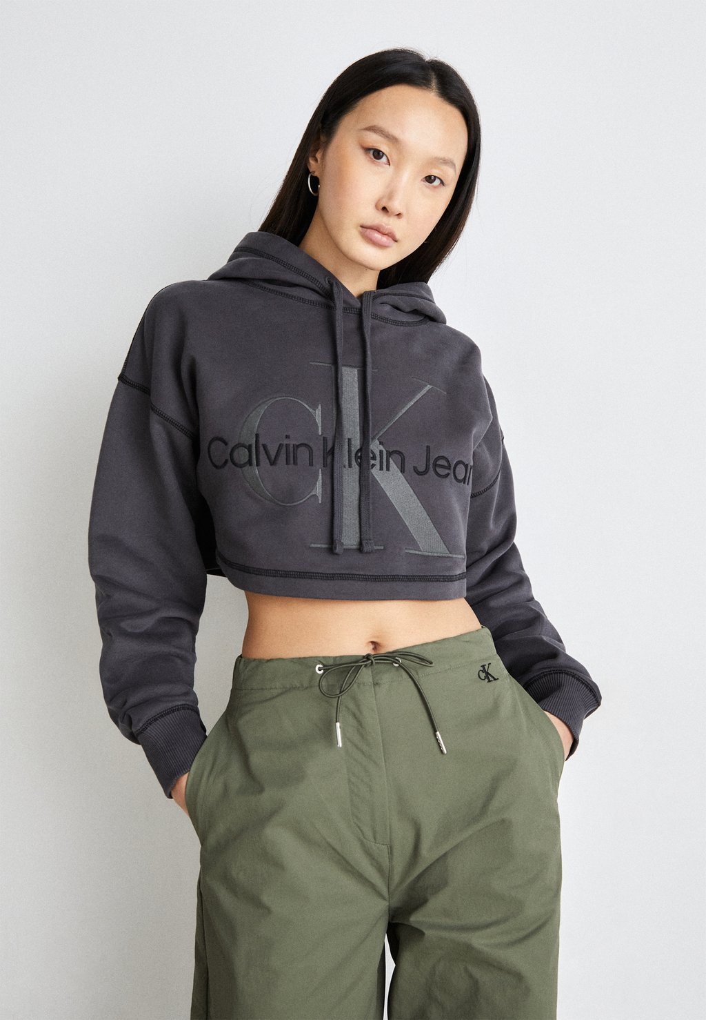 

Толстовка HERO MONOLOGO SHORT HOODIE Calvin Klein Jeans, черный