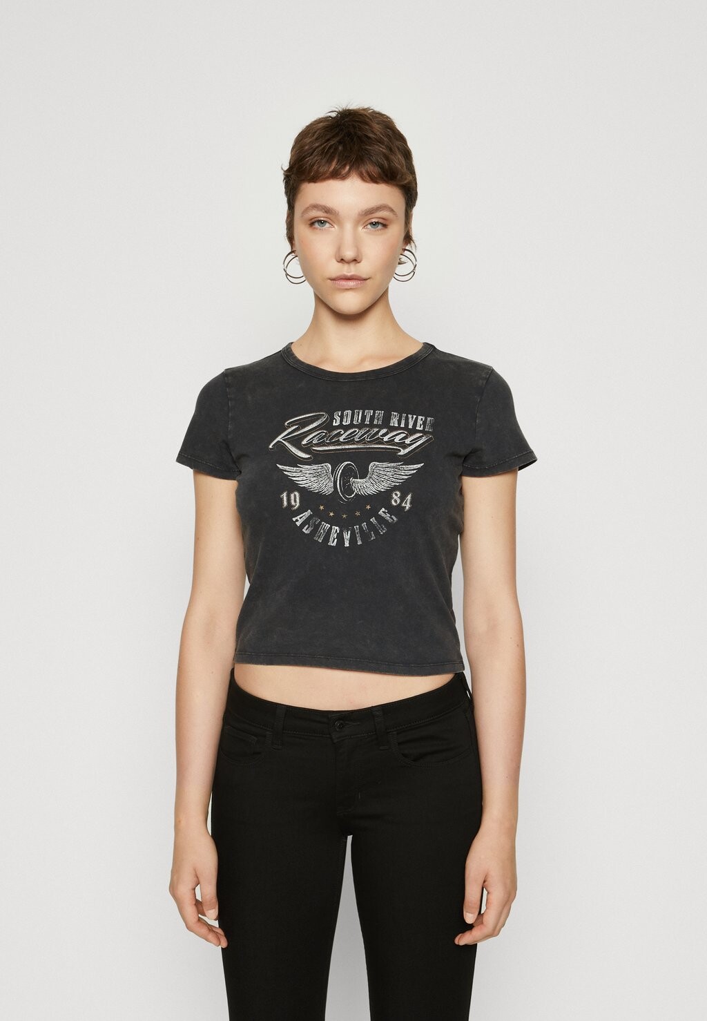 

Футболка с принтом Punk Baby Tee Hollister Co., черный