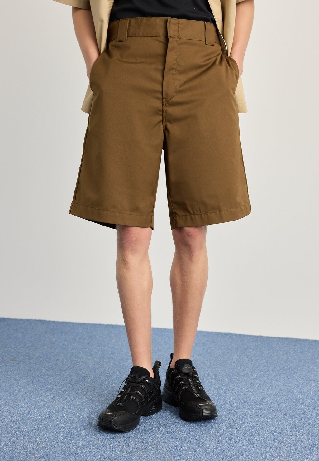 

Шорты Carhartt WIP, цвет dark brown