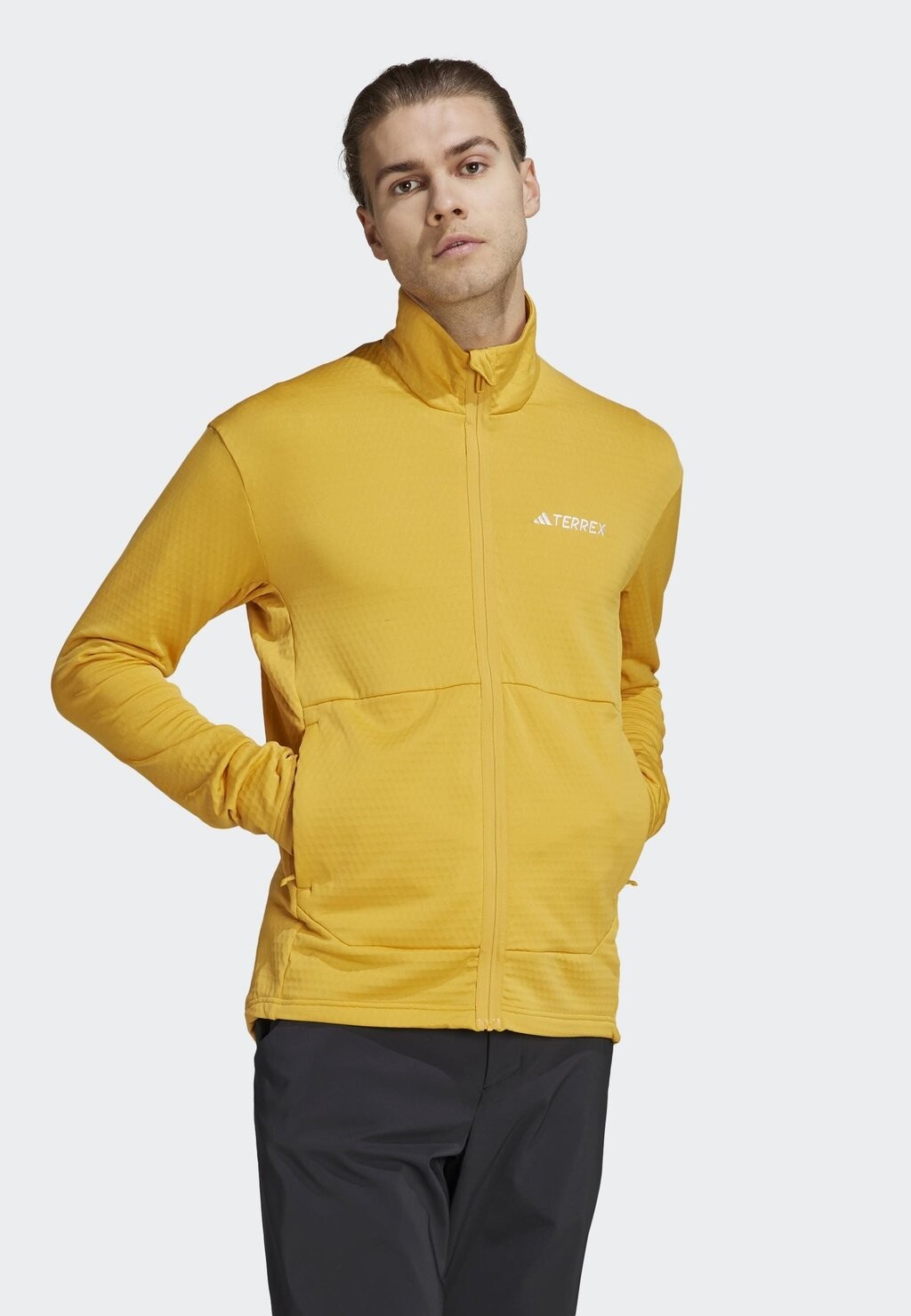 

Спортивная куртка Adidas