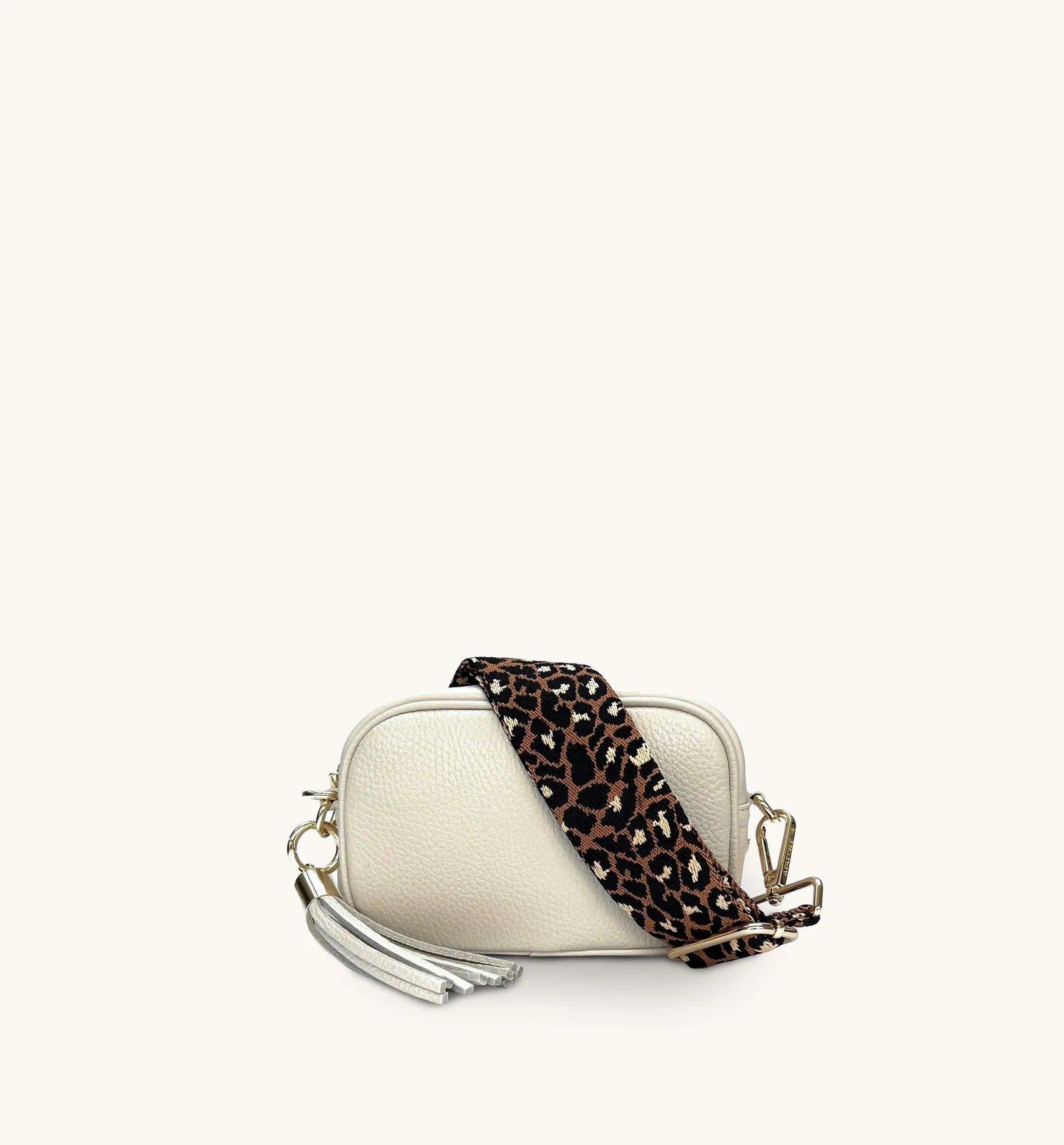 Миниатюрная кожаная сумка для телефона с кисточками и светло-коричневым ремешком гепардового цвета Apatchy London, бежевый