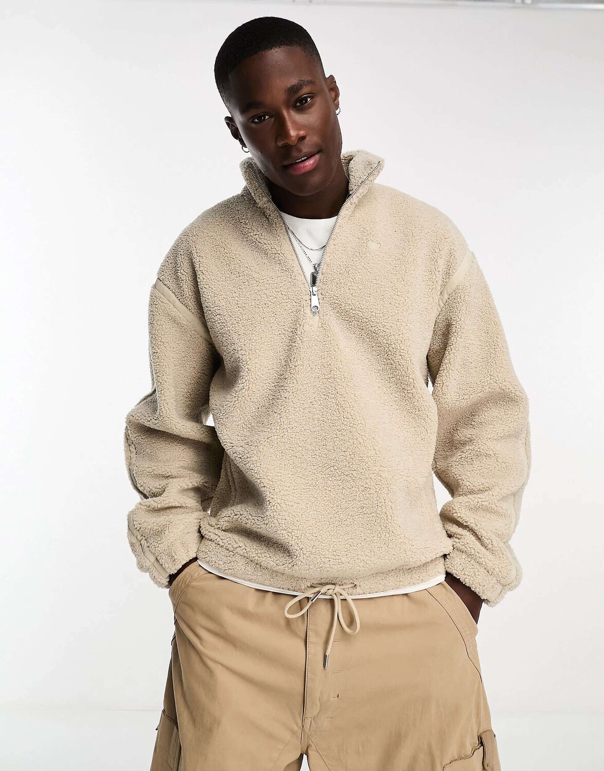 

Бежевая флисовая куртка adidas Originals Premium Essentials с молнией 1/2, Бежевый