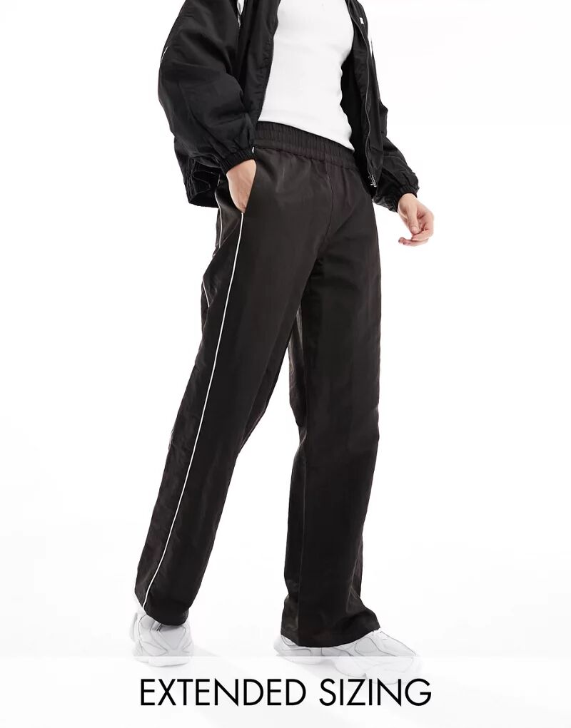 Коричневые мешковатые спортивные брюки из нейлона с белой окантовкой ASOS