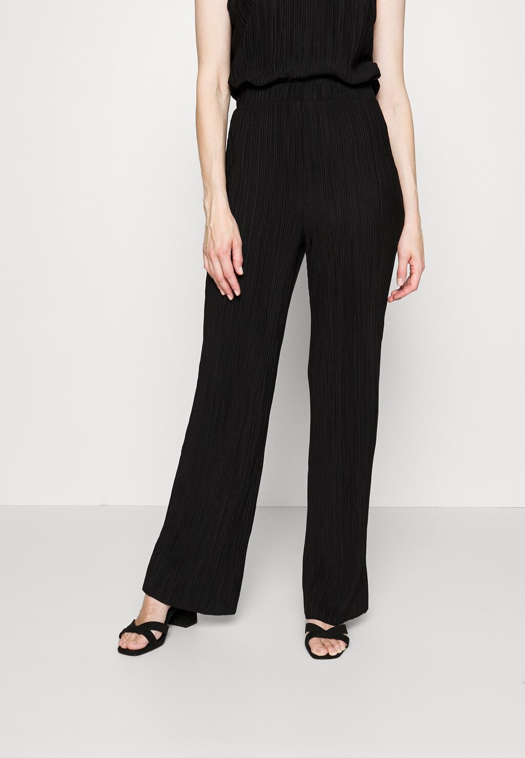 

Брюки Vero Moda, черный