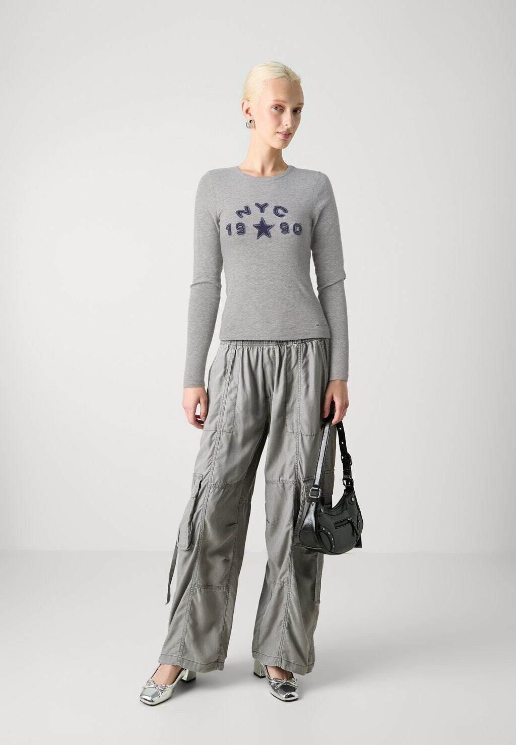 

Топ с длинными рукавами NYC APPLIQUE BDG Urban Outfitters, серый