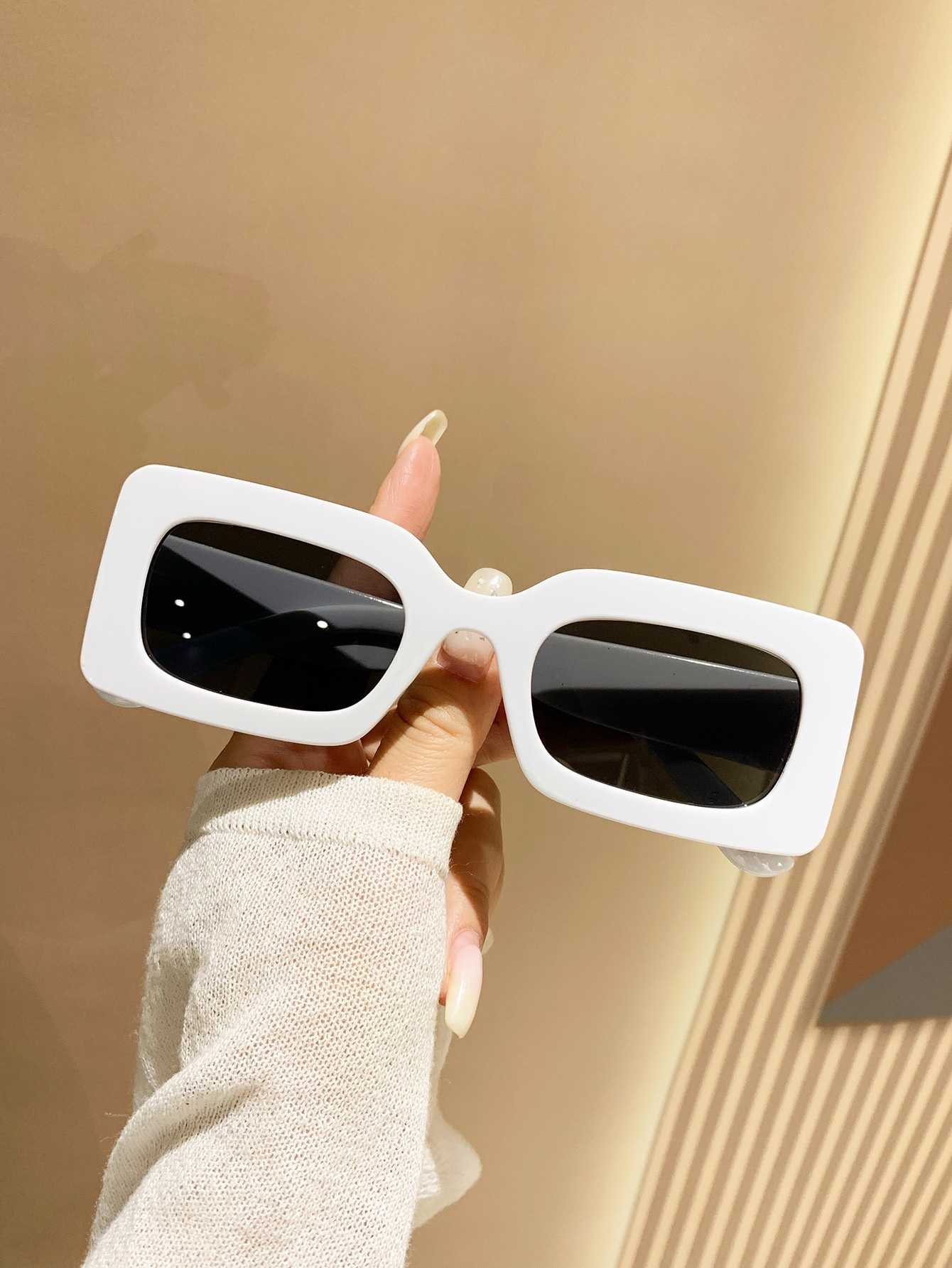 цена 1 шт. Маленькие черные модные солнцезащитные очки квадратной формы в пластиковой рамке для защиты от солнца на пляже