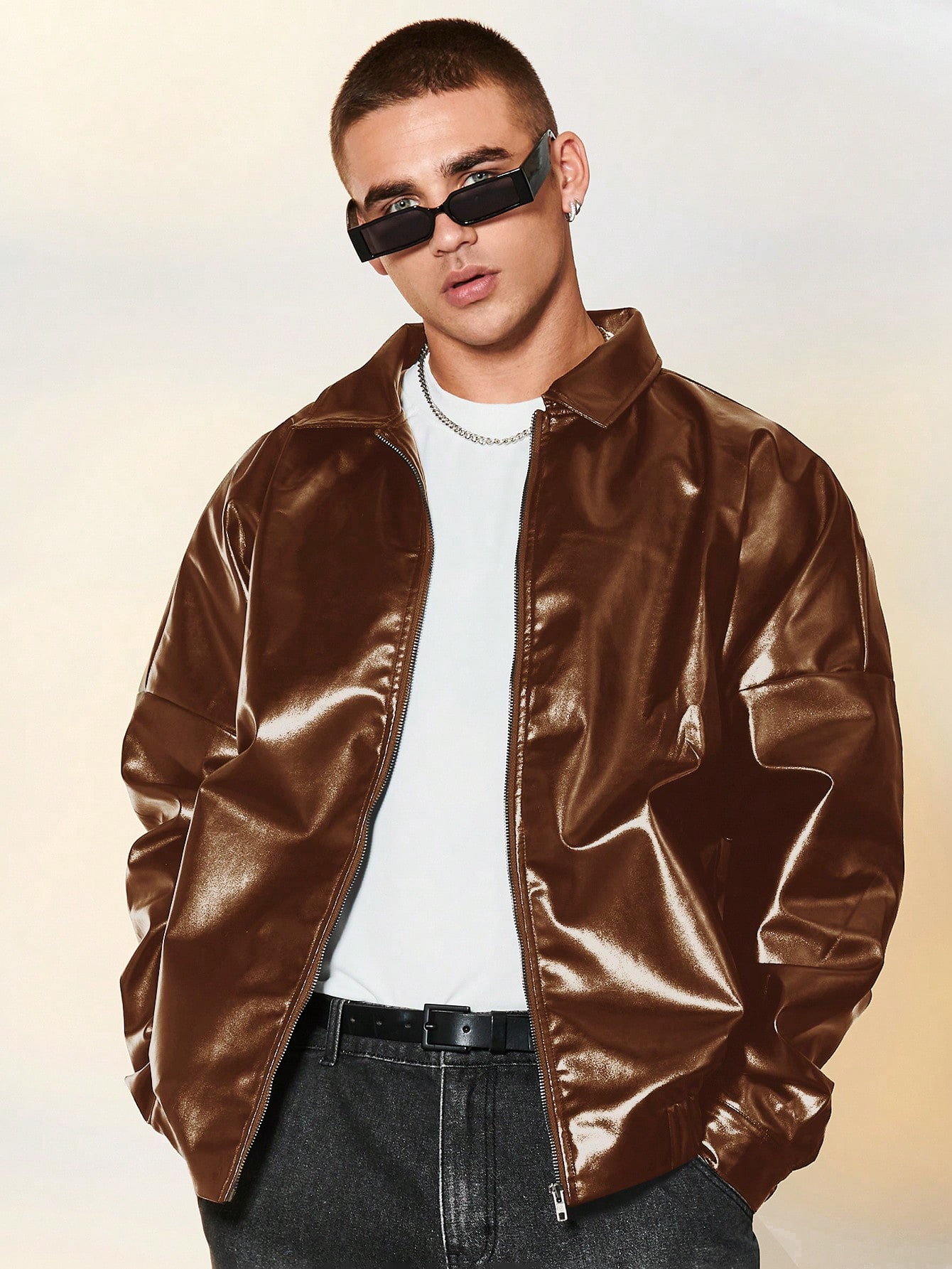 Мужская глянцевая куртка с воротником-стойкой и молнией спереди Manfinity EMRG, кофейный коричневый