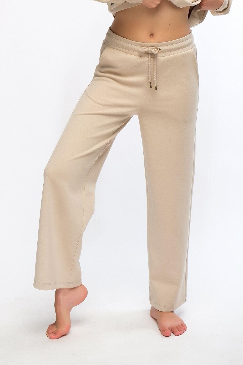 цена Бежевые женские широкие спортивные штаны Широкие брюки Chandraswear