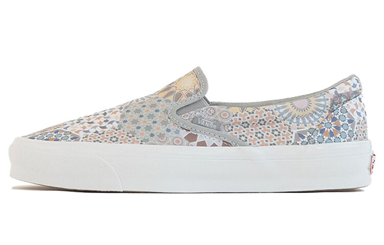 

Разноцветные слипоны Kith x Vans Vault By