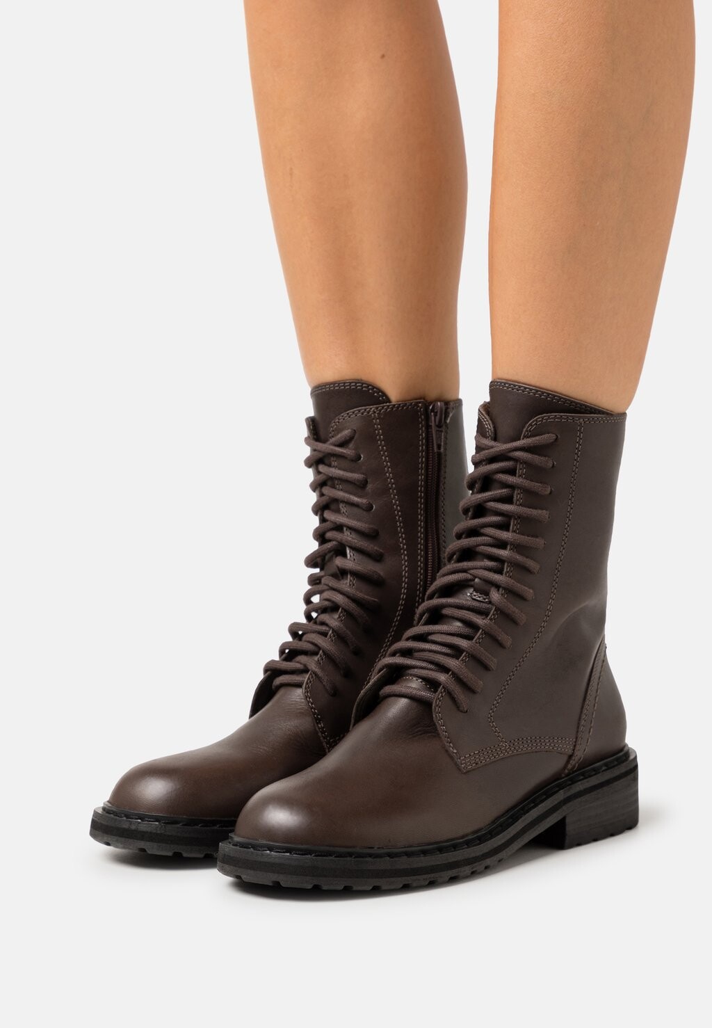 

Ботильоны на шнуровке Clarks, коричневый