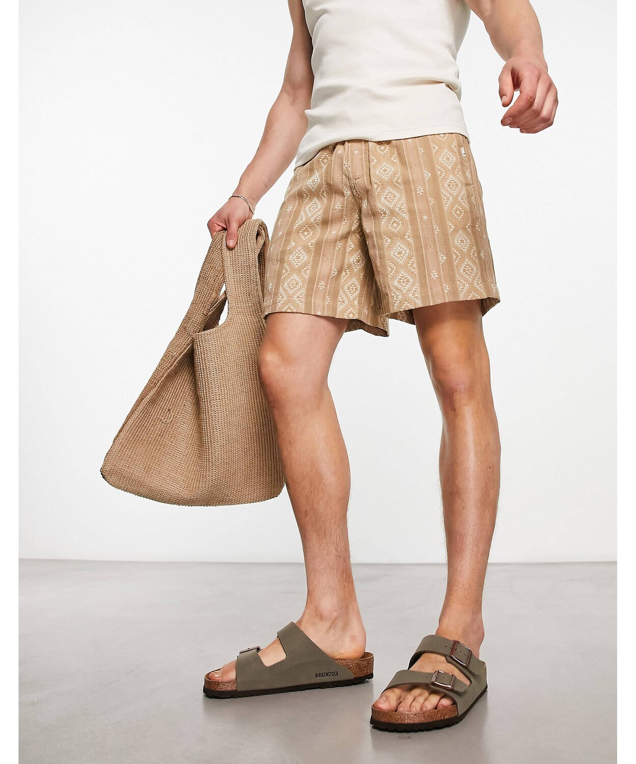 

Коричневые шорты Quiksilver