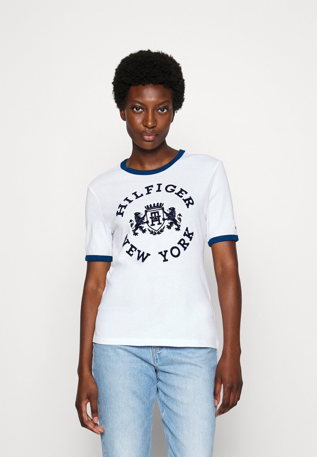 

Футболка с принтом Tommy Hilfiger, белый