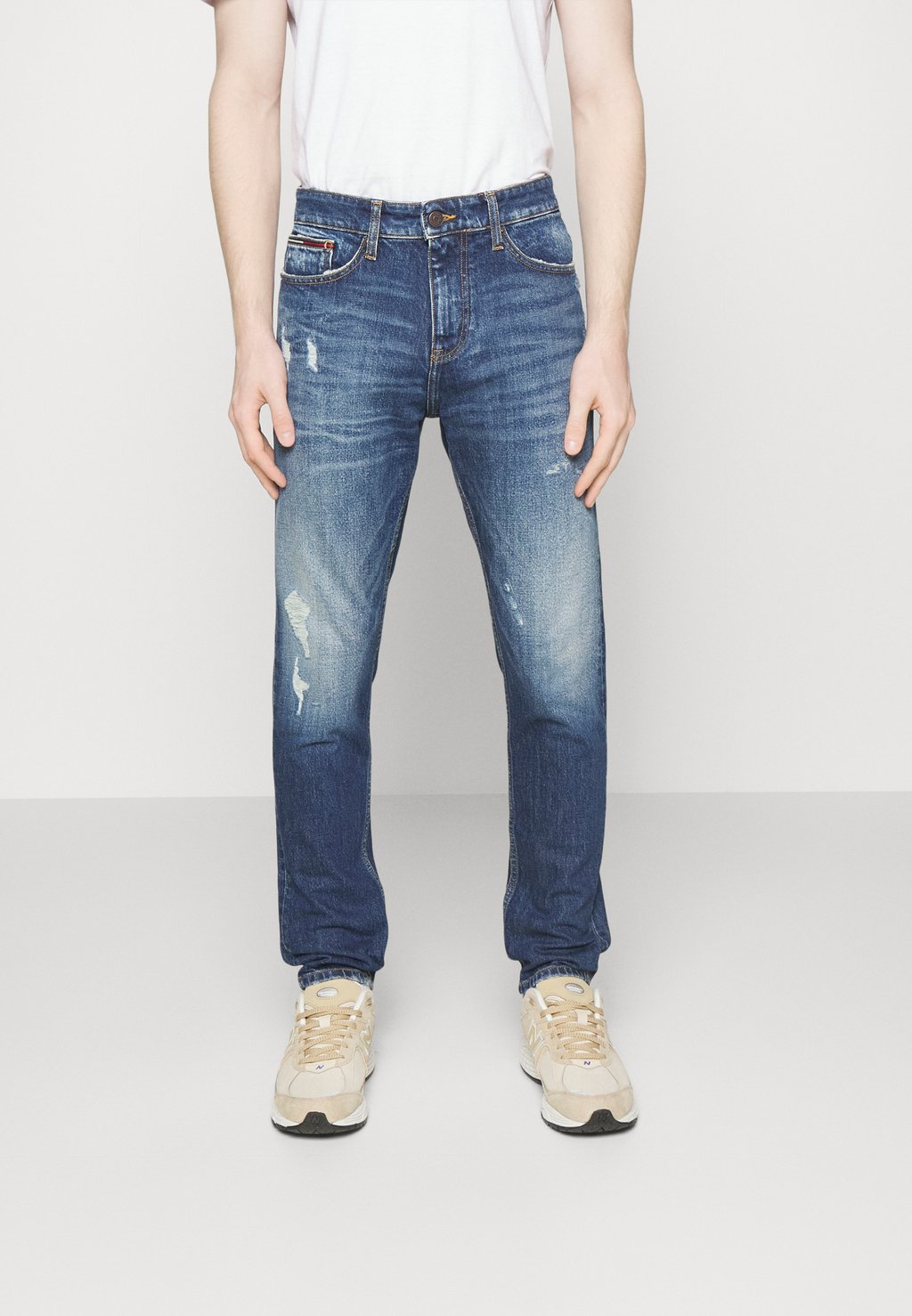 

Джинсы Tapered Tommy Jeans