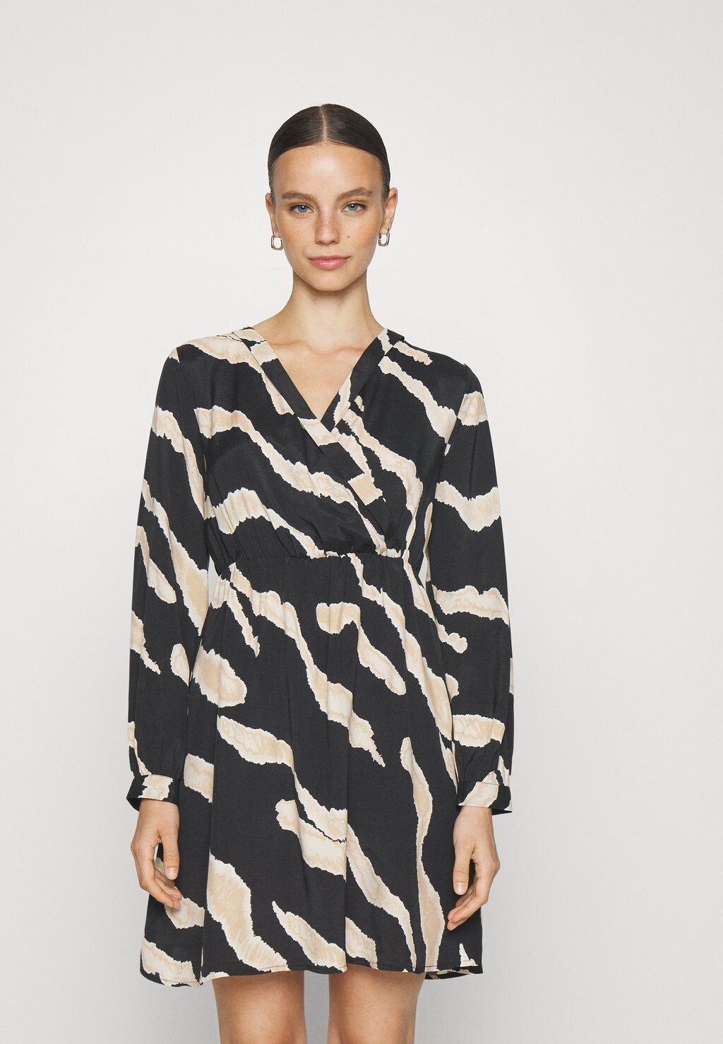 

Летнее платье Vero Moda, черный