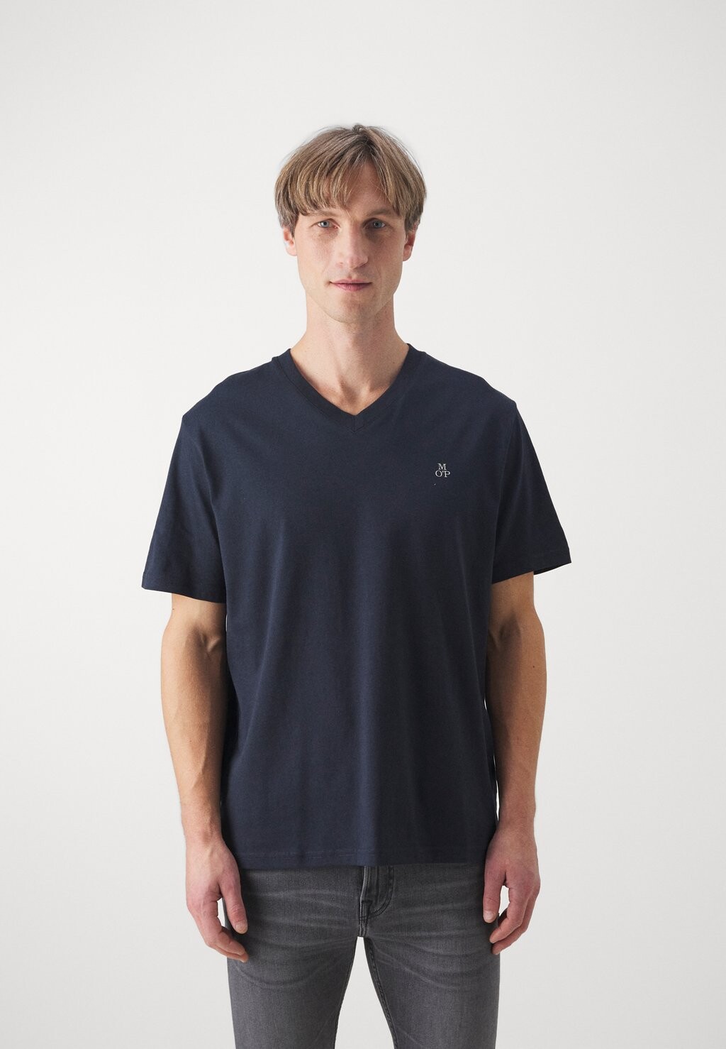 

Базовая футболка SHORT SLEEVE V NECK LOGO Marc O'Polo, цвет dark night