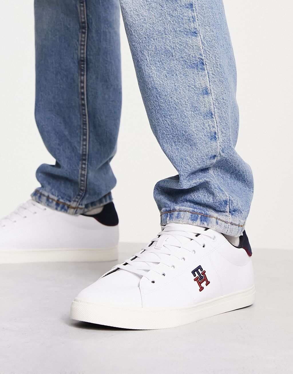 

Белые университетские кроссовки с монограммой Tommy Hilfiger