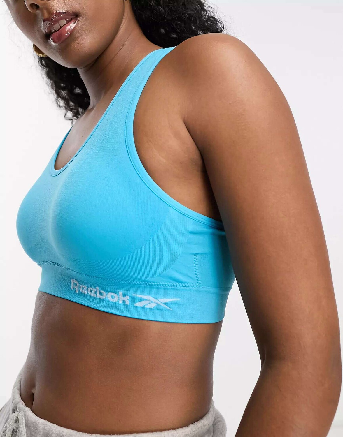 

Бесшовный укороченный топ Reebok alexa цвета морской волны