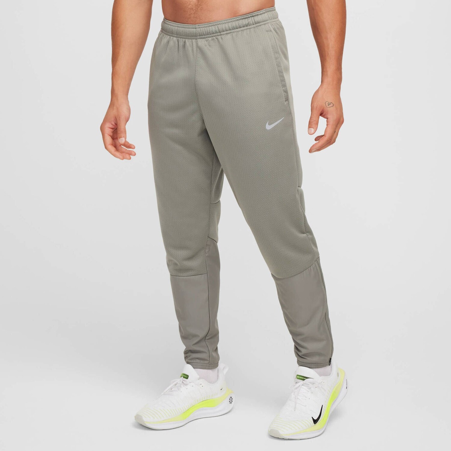 

Брюки тренировочные сфера Challenger Therma Nike, серый