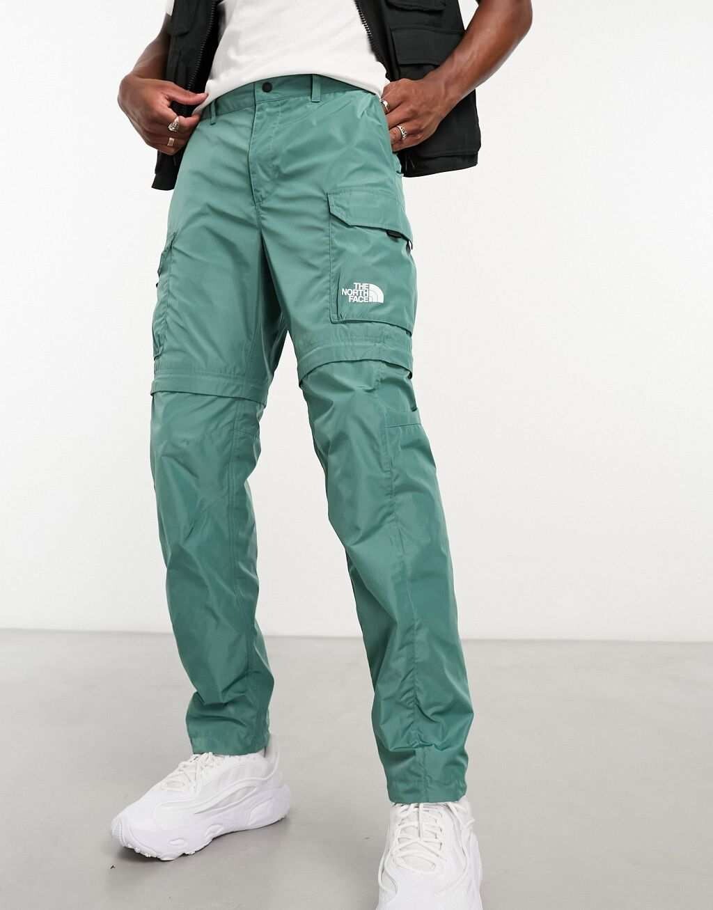 

Зеленые брюки карго на молнии The North Face Alrescha эксклюзивно на ASOS, Зеленый