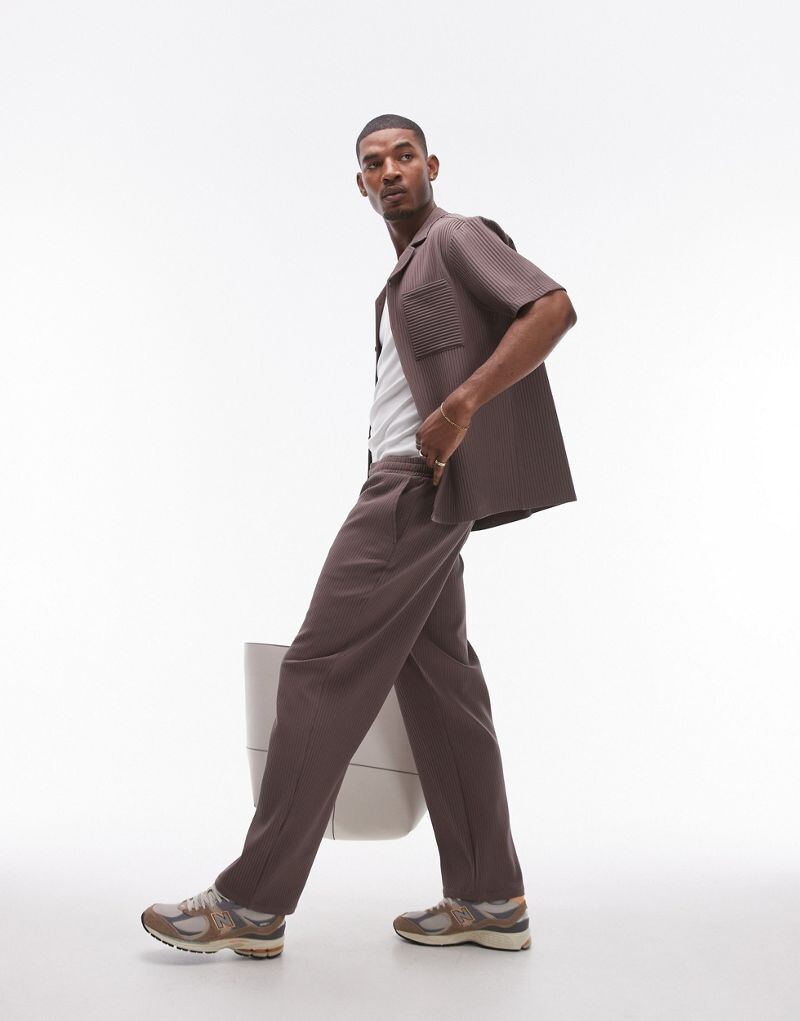 

Коричневые широкие плиссированные брюки Topman — часть комплекта