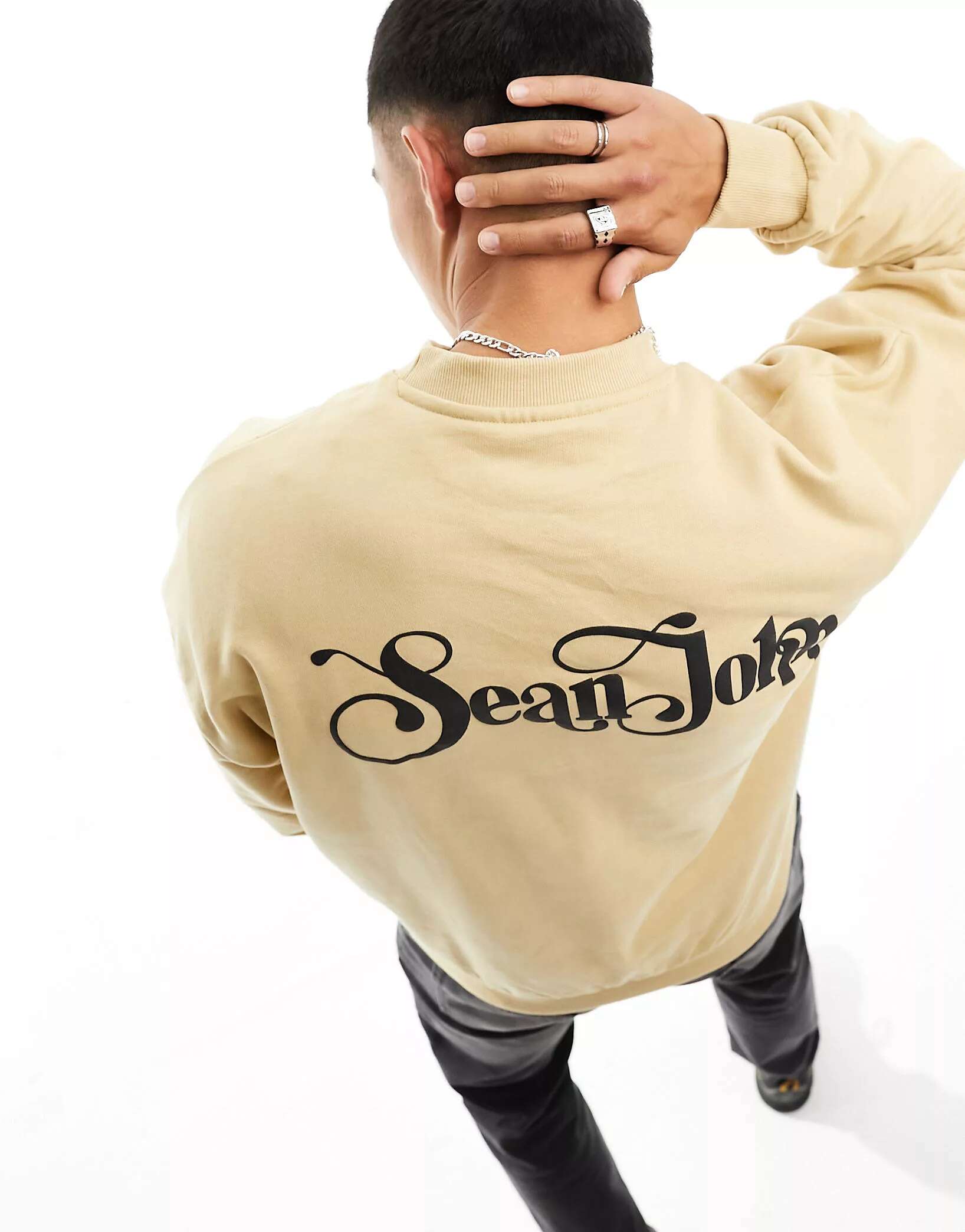 Бежевый свитшот в стиле ретро с принтом на груди и спине Sean John футболка nike темно дымчатого цвета с принтом на груди в стиле ретро