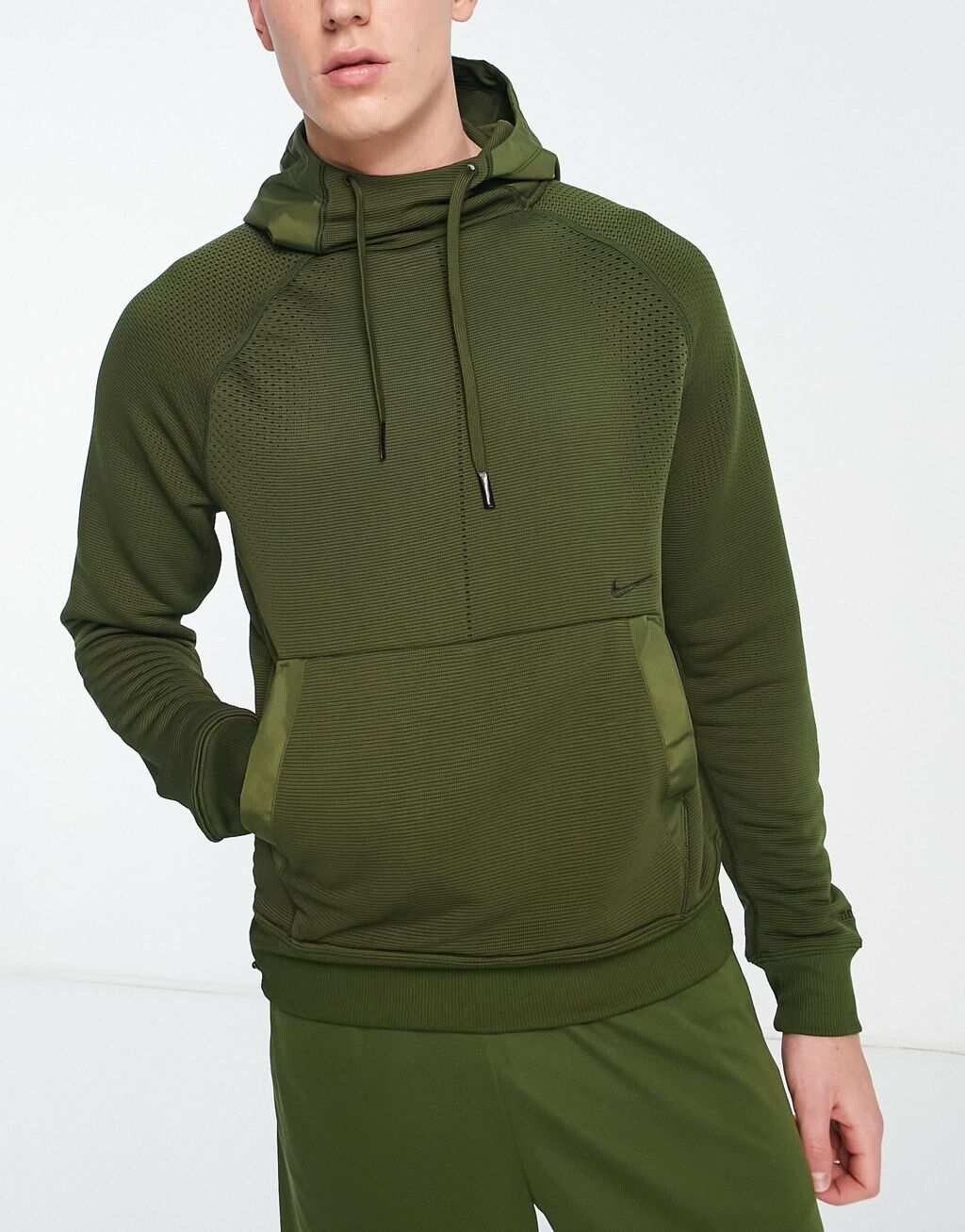 

Худи цвета хаки Nike Training Axis Therma-FIT