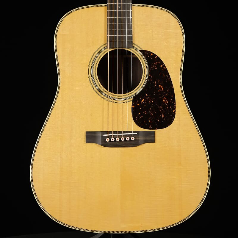 

Акустическая гитара Martin HD-28 Acoustic Guitar - Natural with Aging Toner