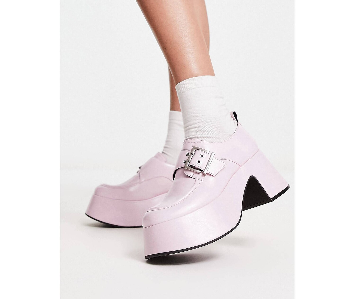 

Розовые лоферы на платформе с пряжкой Charles & Keith, Розовый