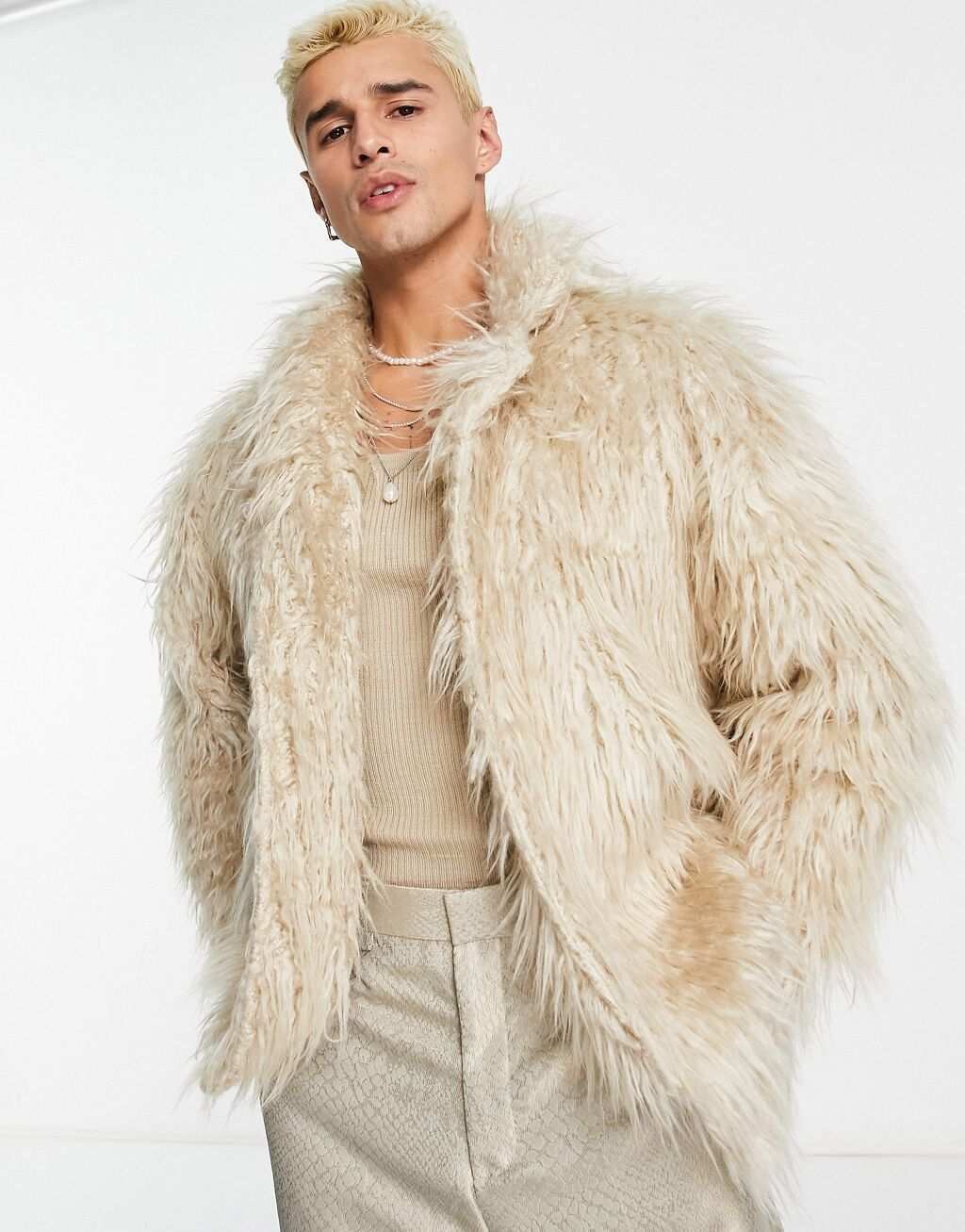 

Бежевая открытая куртка свободного кроя из искусственного меха ASOS DESIGN