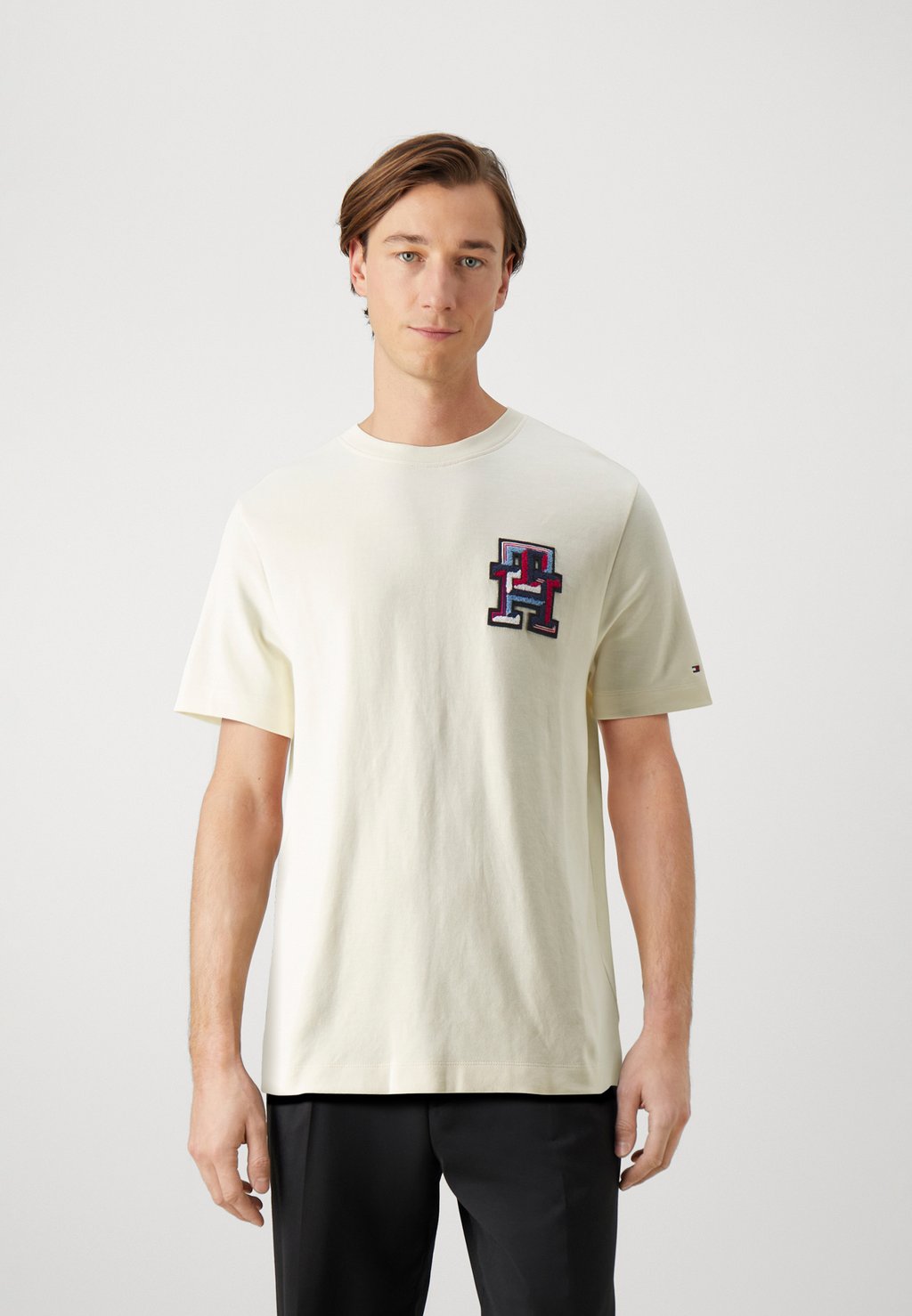 

Футболка с принтом Monogram Badge Tee Tommy Hilfiger, цвет calico