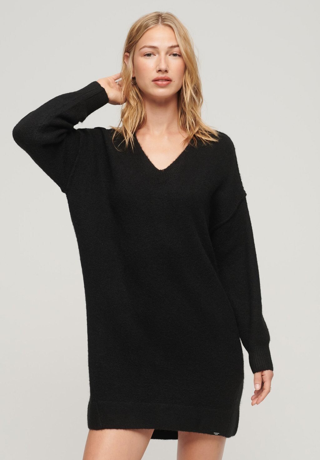 

Платье-джемпер V NECK Superdry, черный