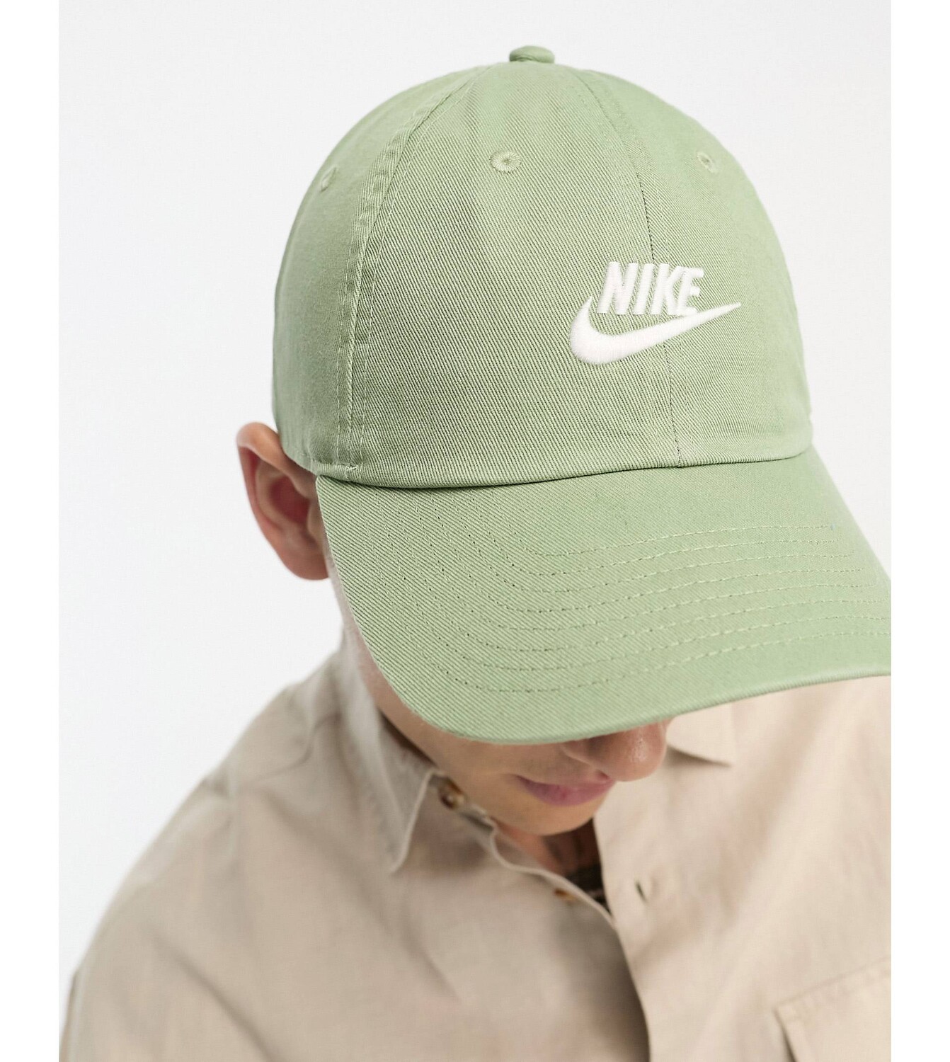 

Зеленая кепка с логотипом Nike