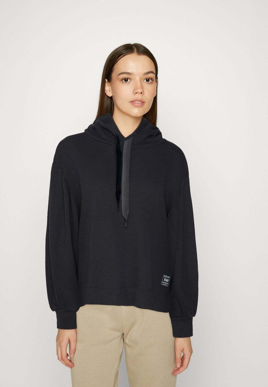 

Толстовка Levi's Akane Rusched Hoodie, икра, Черный