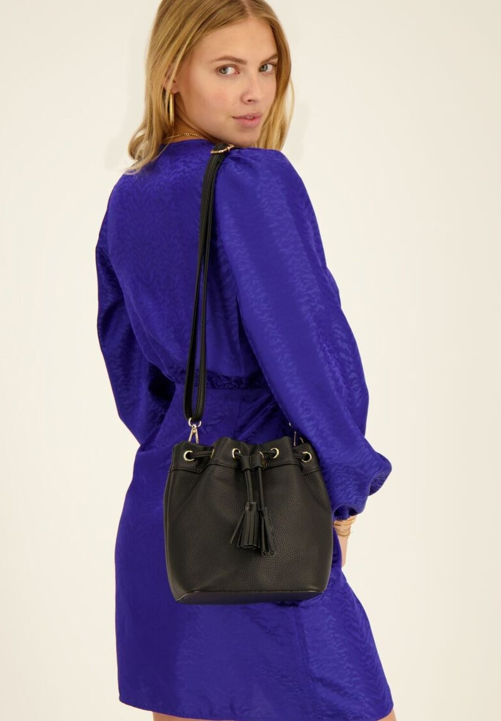 

Сумка через плечо ROUND WITH DRAWSTRING My Jewellery, черный