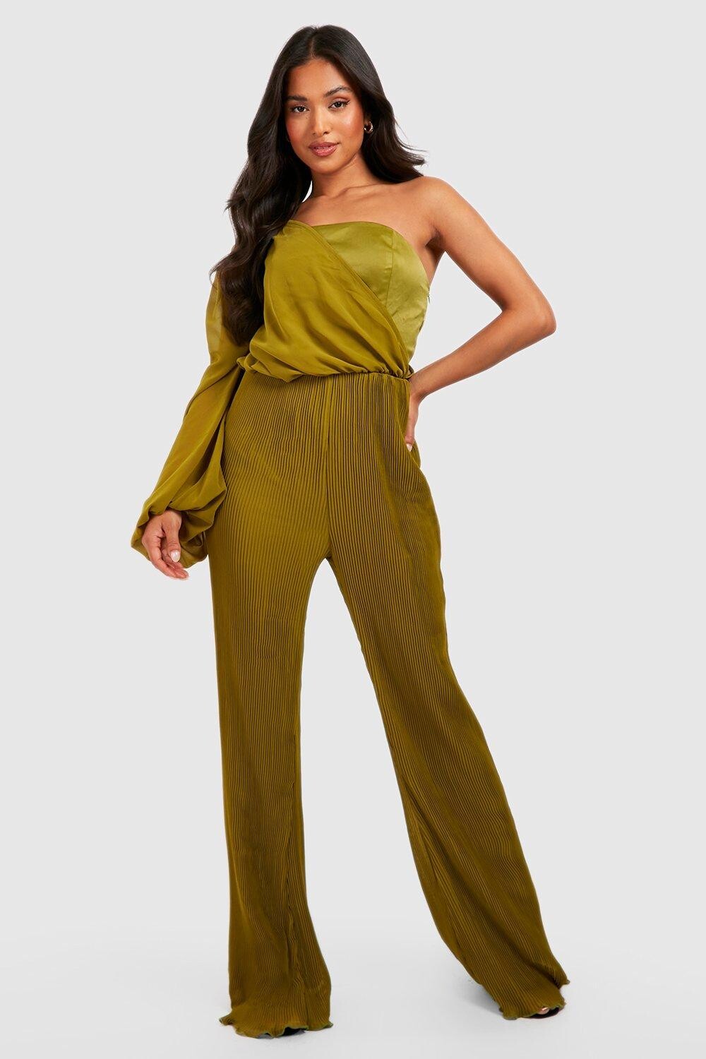 

Шифоновый комбинезон на одно плечо petite Boohoo, оливковый