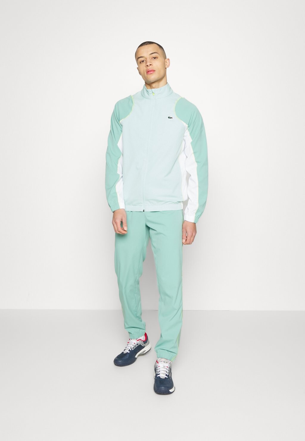 

Спортивный костюм Lacoste