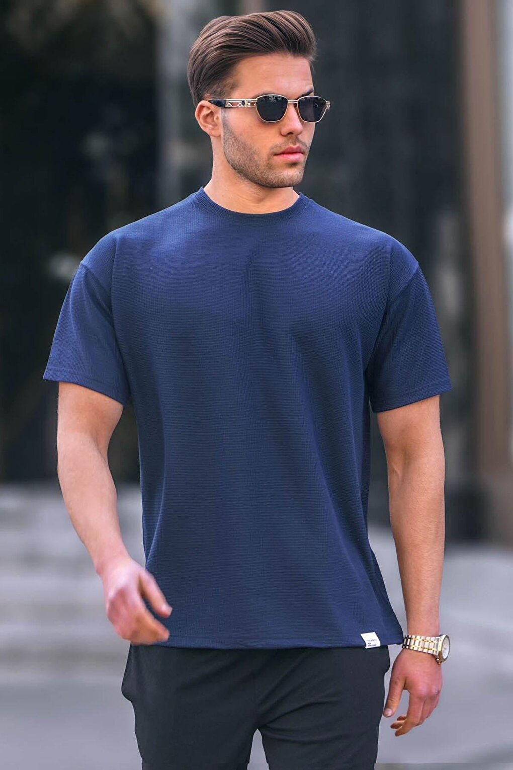 Темно-синяя базовая мужская футболка стандартного кроя 6099 MADMEXT цена и фото