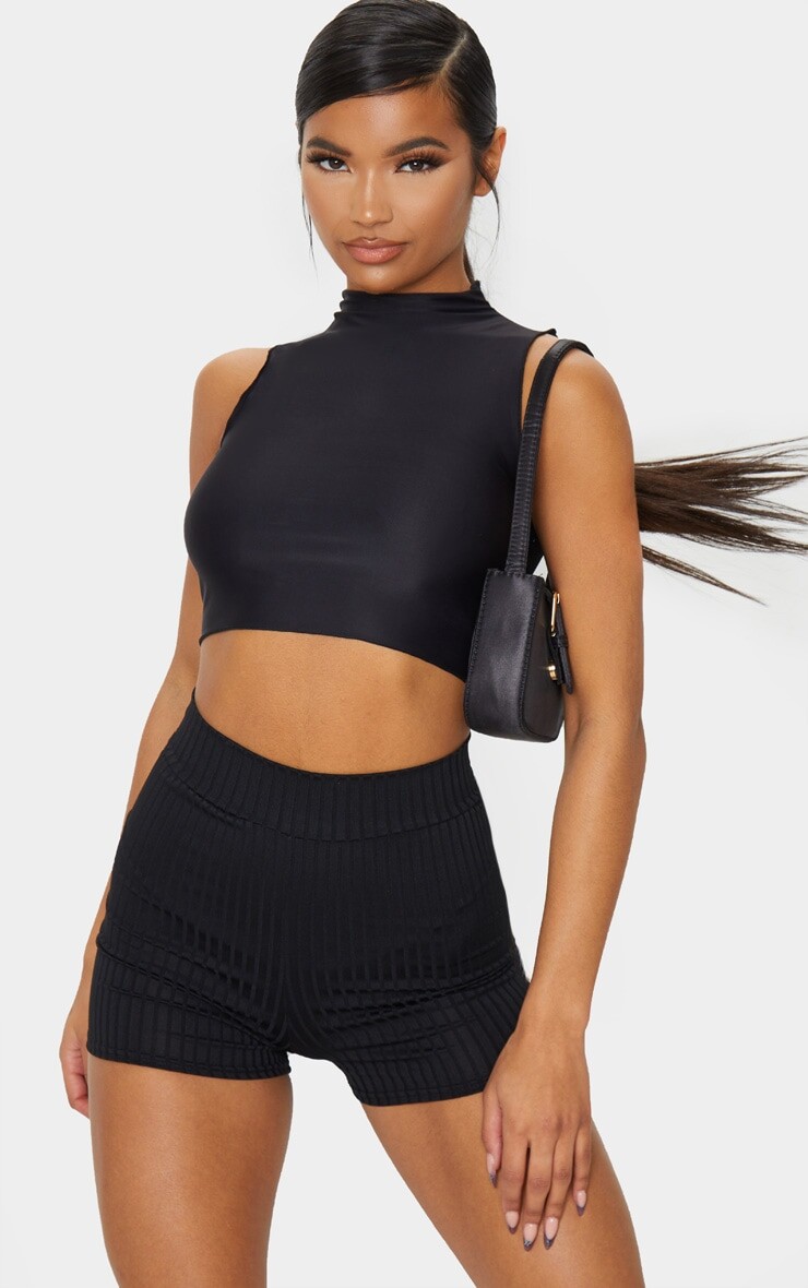 

PrettyLittleThing Черные шорты в рубчик