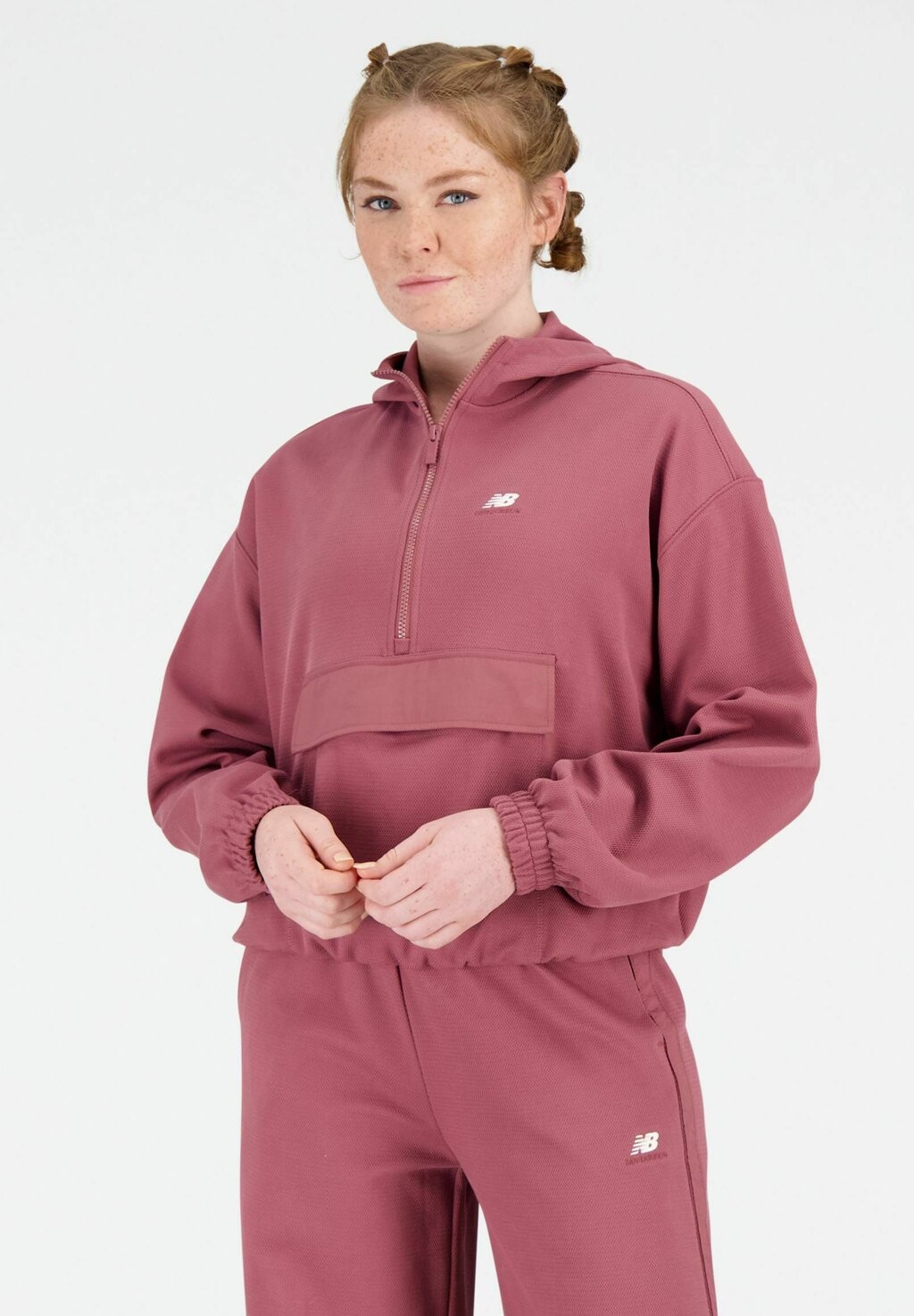 

Толстовка с капюшоном New Balance