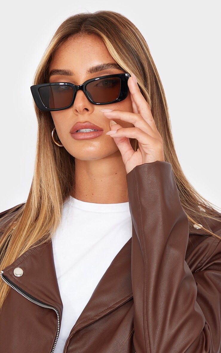 

PrettyLittleThing Черные солнцезащитные очки в расклешенной прямоугольной оправе с затемненными линзами