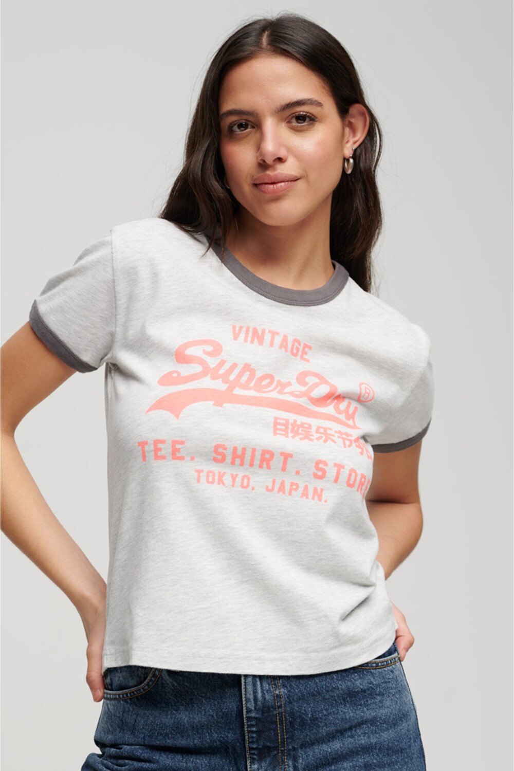 

Неоновая футболка с винтажным логотипом Superdry, серый